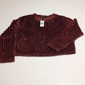 Derek Heart NWT Plush Pullover Crop